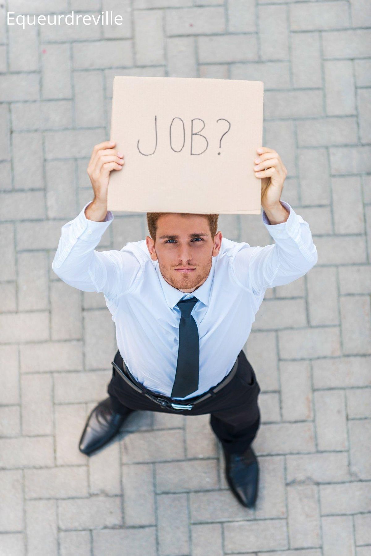 Cherchant un emploi. L'impact des mutations économiques en 2025 se fait déjà sentir.