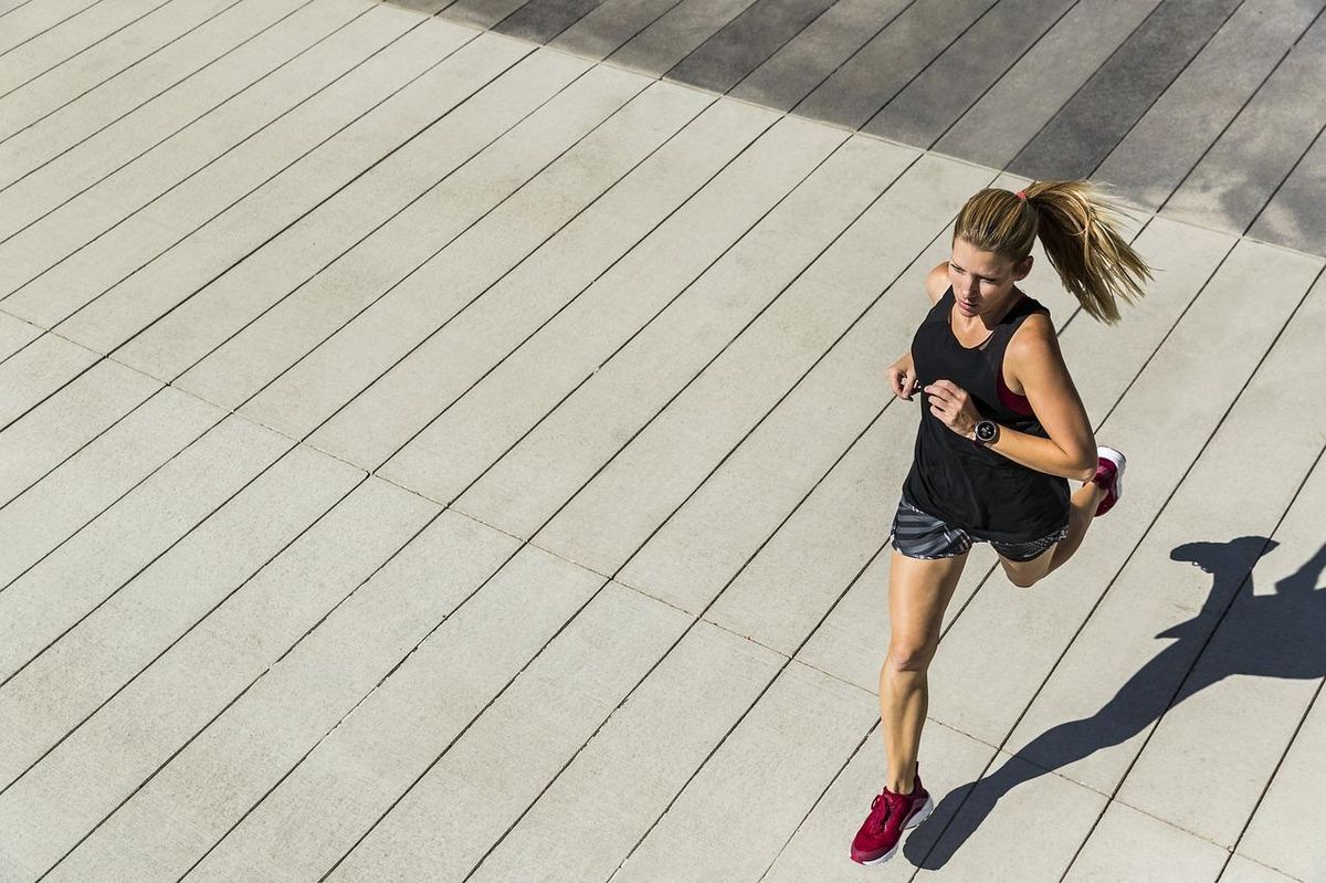 Course dynamique : le mouvement sculpte l'esprit et le corps.
