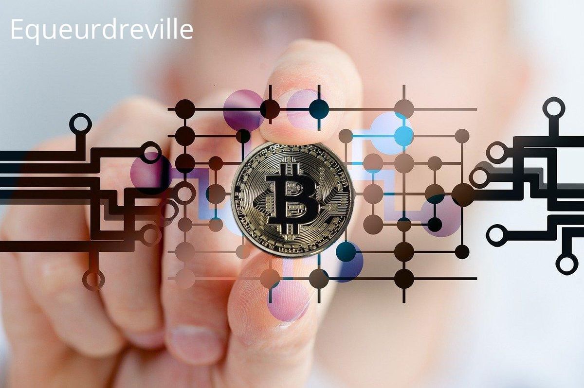 Le bitcoin en main : symbole d'innovation, mais quel impact écologique?