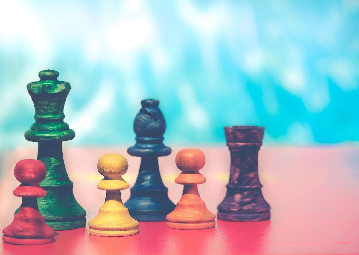 Pièces d'échecs : planifiez chaque coup, comme votre stratégie d'investissement.
