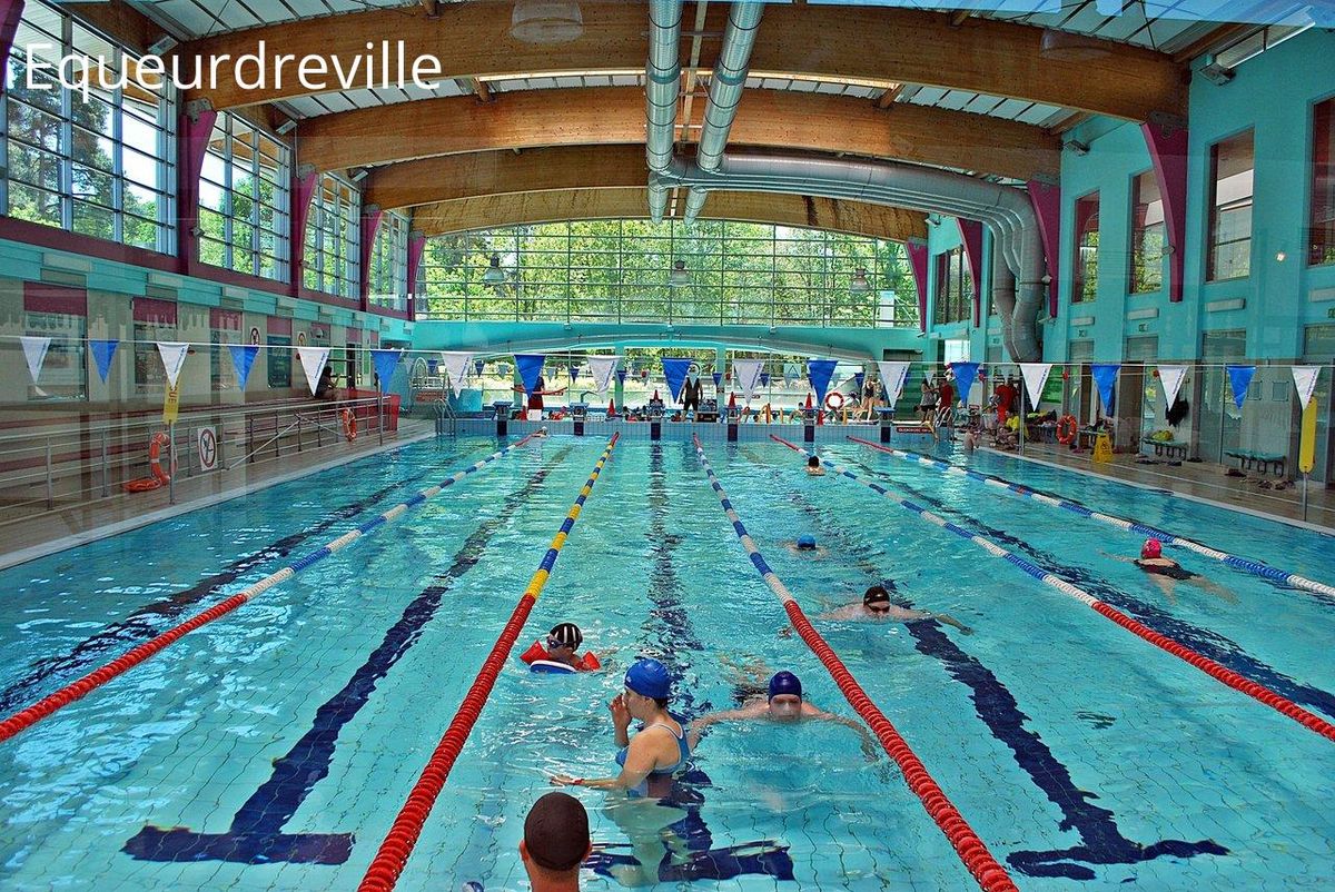 Plongez dans l'action au centre aquatique d'Équeurdreville, idéal pour toute la famille.