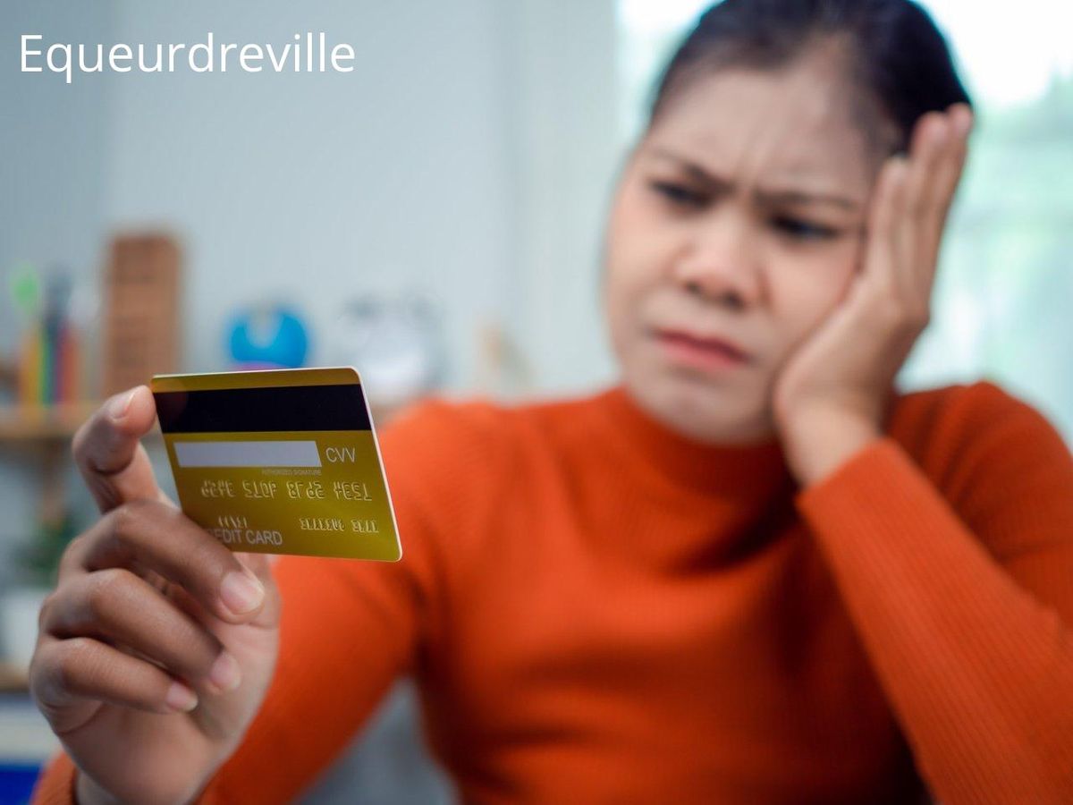 Scruter sa carte : une étape pour éviter les pièges du crédit à la consommation.