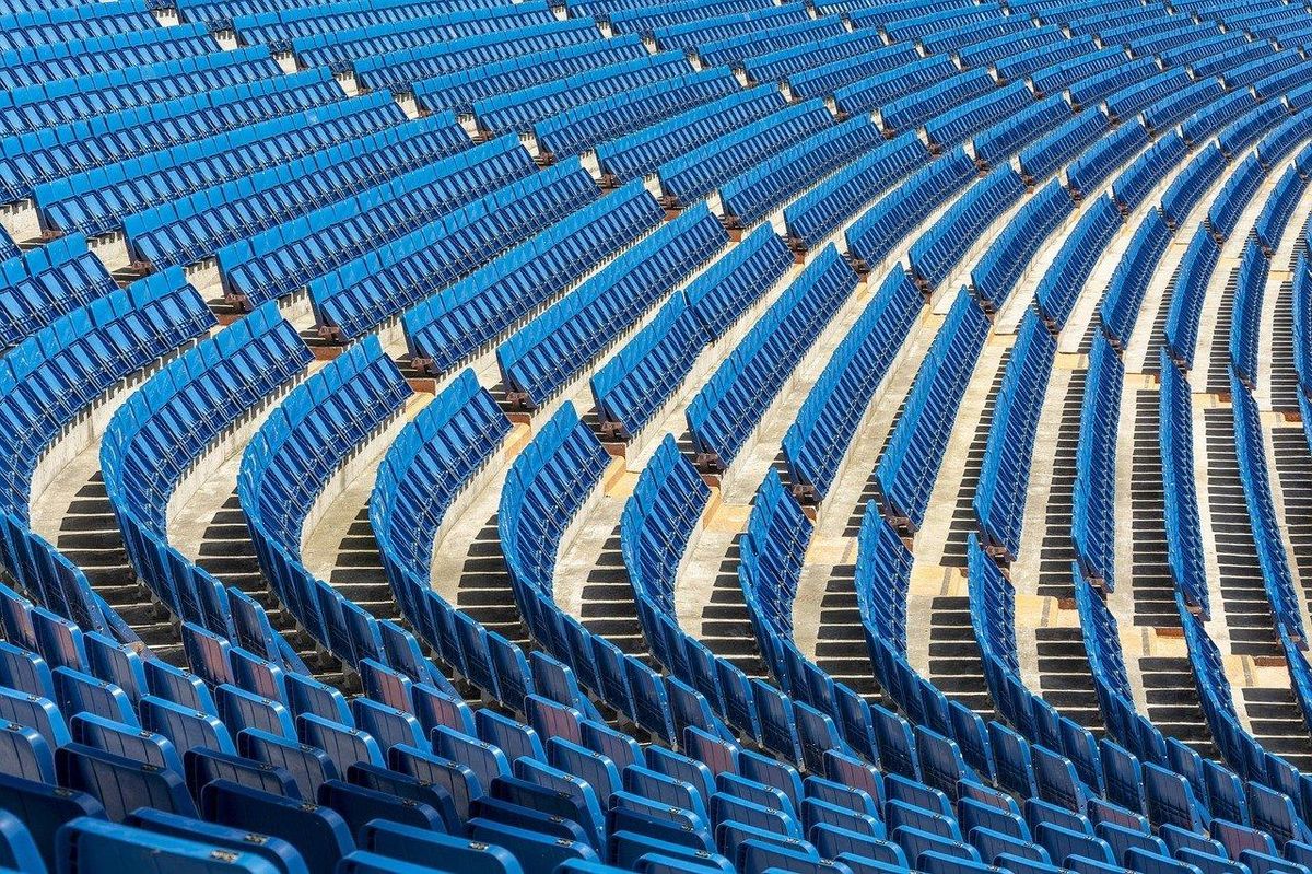 Stade prêt à vibrer pour le rugby, une passion collective en France.