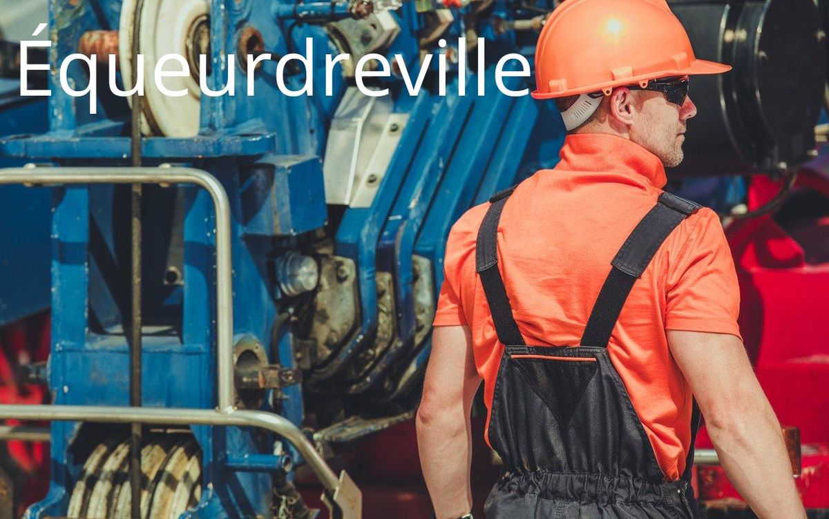 Travailleurs dans un chantier naval à Équeurdreville en pleine activité, manipulant de lourdes machines industrielles.