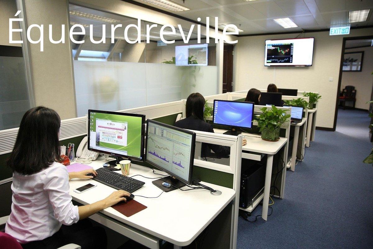 Une séance de personalized job counseling entre un conseiller de Médiation Emploi et un demandeur d'emploi.