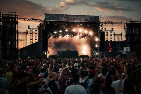 Les jeunes et les concerts : les prix augmentent parce que la demande augmente, pas seulement l'inflation