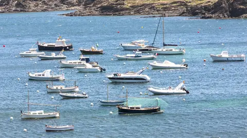 Port Racine : le plus petit port de France, au bout du Cotentin