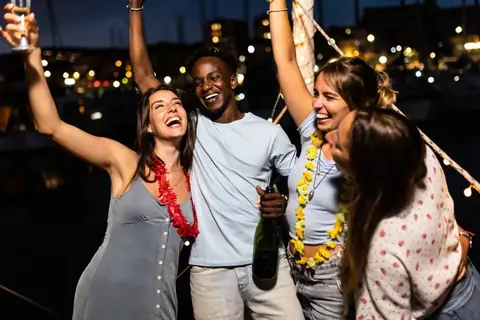 Réinventez vos soirées grâce à des performances immersives et visuelles !